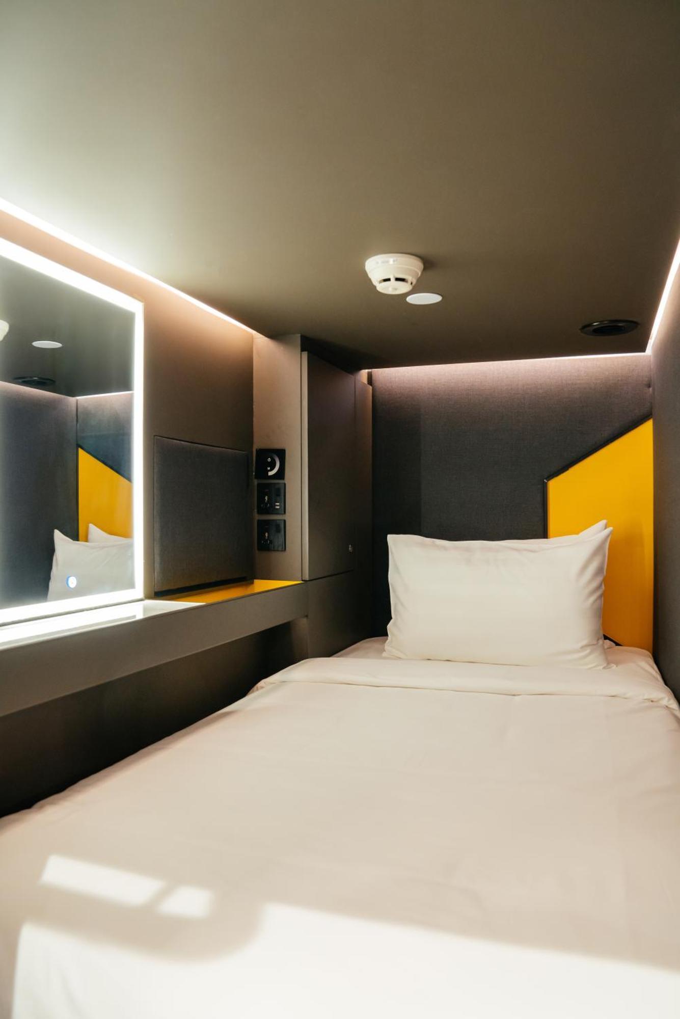 Capsule Transit Sleep Lounge Klia T1 - Landside Hotel Sepang Exterior photo